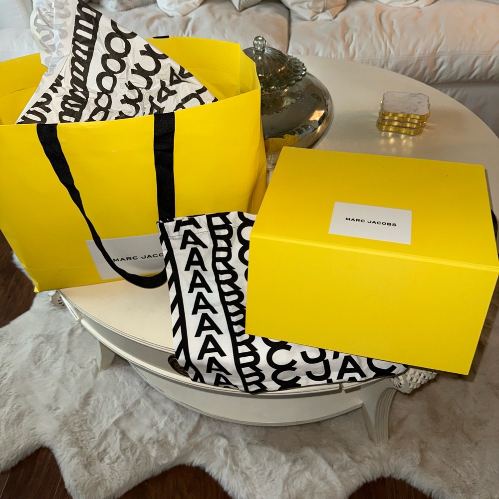 Marc Jacobs Yellow and Black Gift Box Set